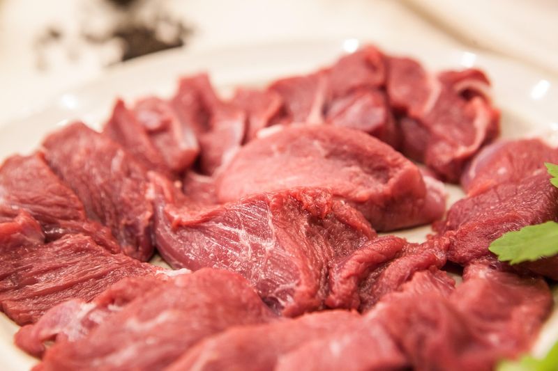 Die europäischen Schweinepreise fallen, während Futter teurer wird, und das Angebot hat noch nicht reagiert